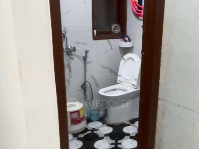 Flat for rent in South Delhi, Deri