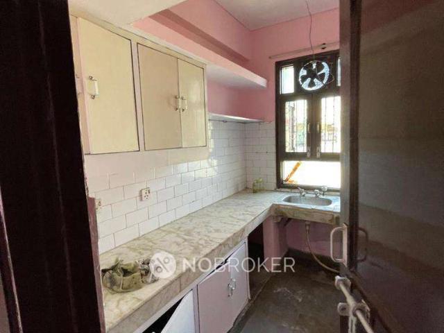 Flat for rent in West Delhi, Deri