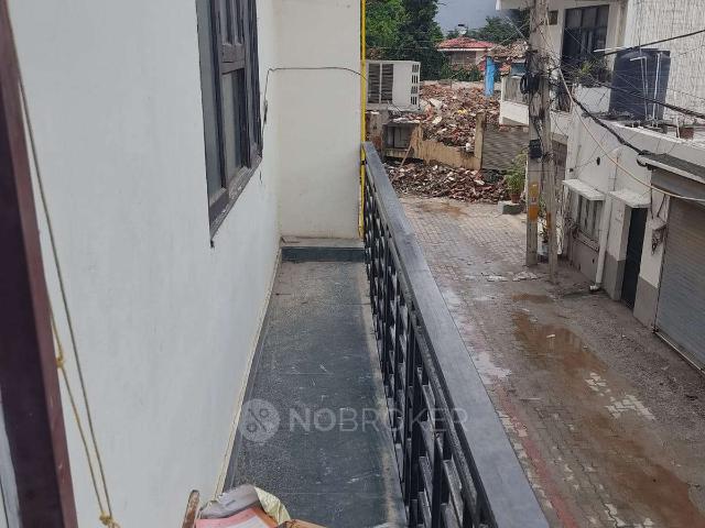 Flat for rent in South Delhi, Deri
