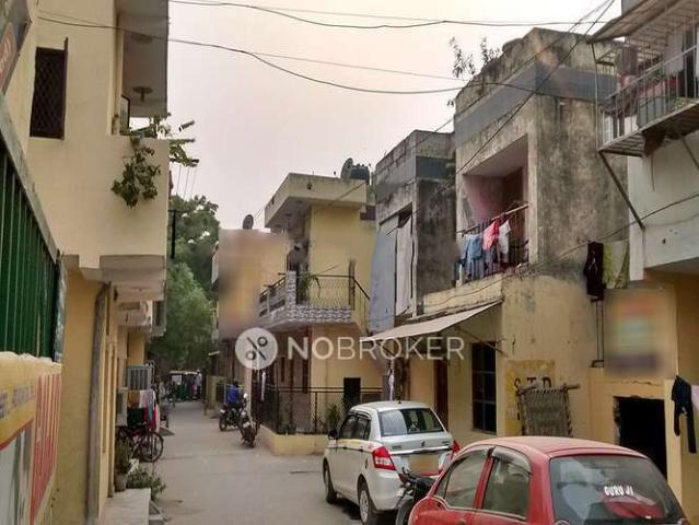 Flat for sale in East Delhi, Deri