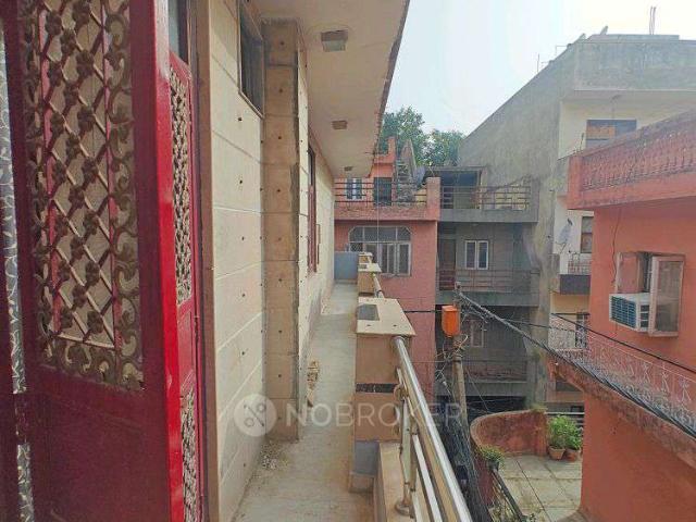 Flat for rent in West Delhi, Deri