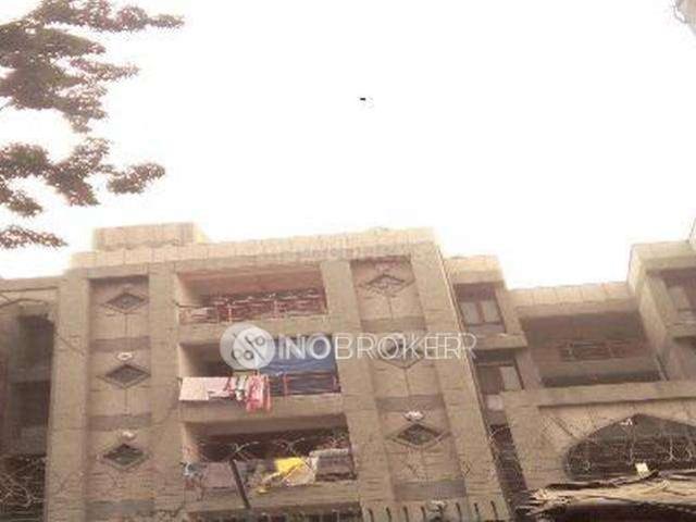 Flat for sale in North Delhi, Deri