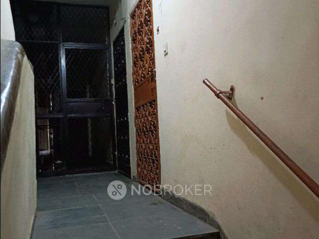 Flat for rent in East Delhi, Deri