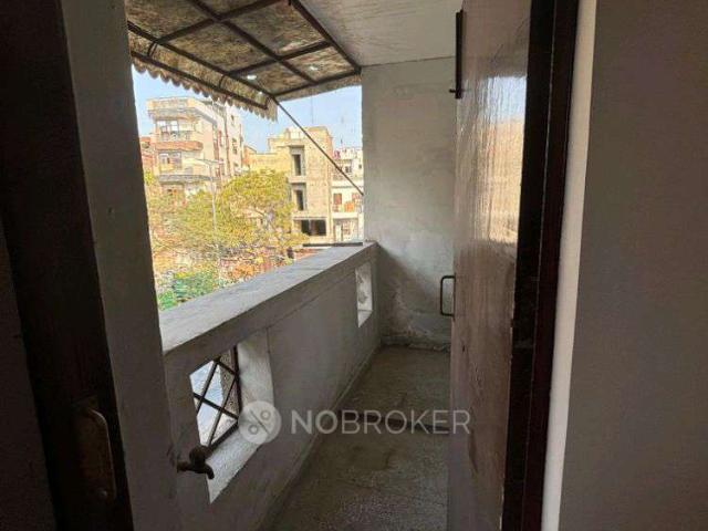 Flat for sale in West Delhi, Deri