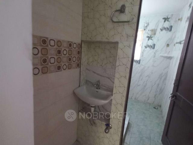 Flat for rent in South West Delhi, Deri