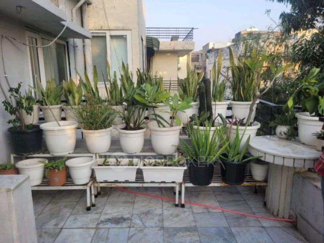 Flat for rent in West Delhi, Deri