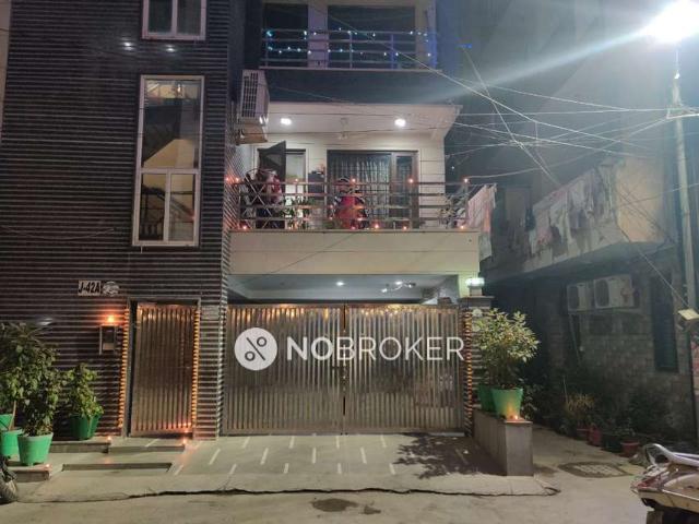 Flat for rent in West Delhi, Deri