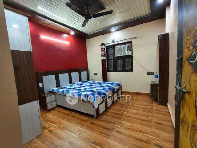 Flat for sale in West Delhi, Deri