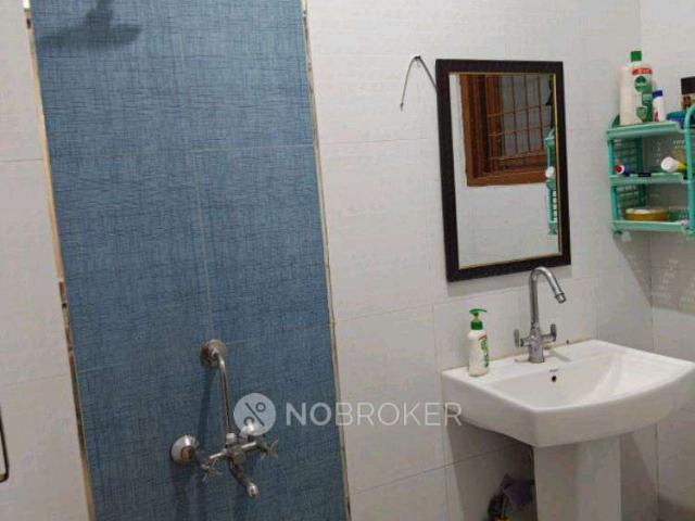 Flat for sale in East Delhi, Deri