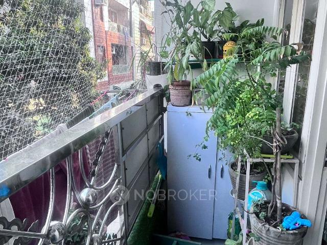 Flat for sale in West Delhi, Deri