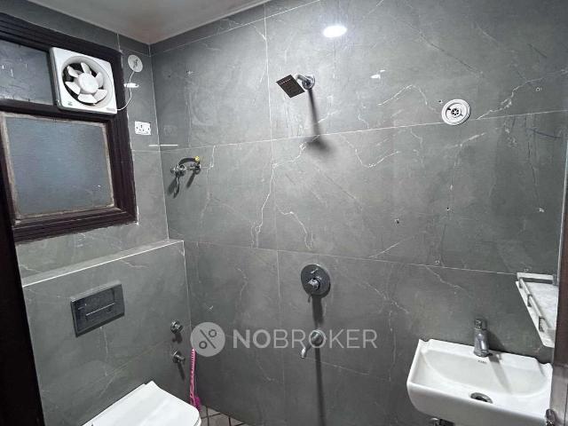 Flat for rent in South Delhi, Deri