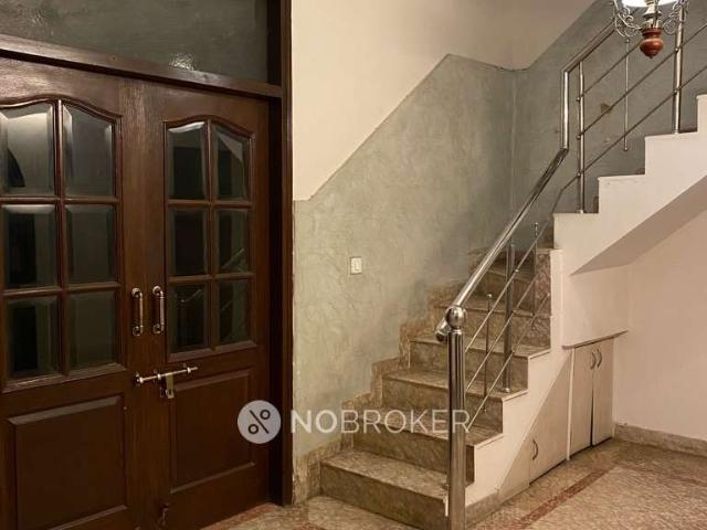 Flat for rent in Deri