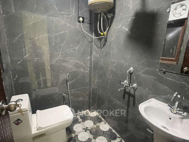 Flat for rent in South Delhi, Deri