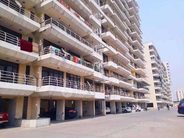 Flat for sale in North Delhi, Deri