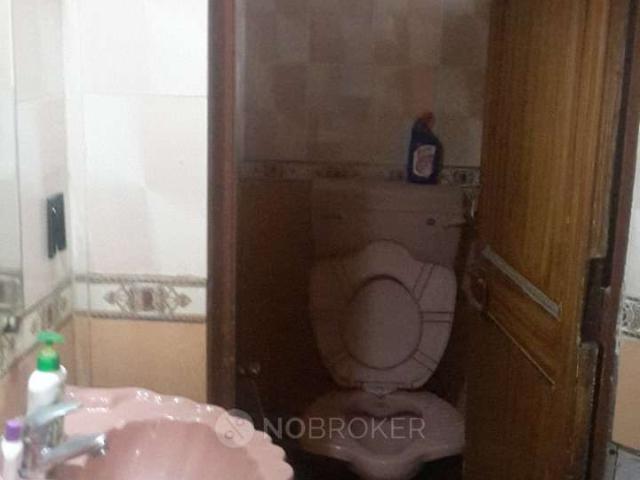 Flat for rent in West Delhi, Deri