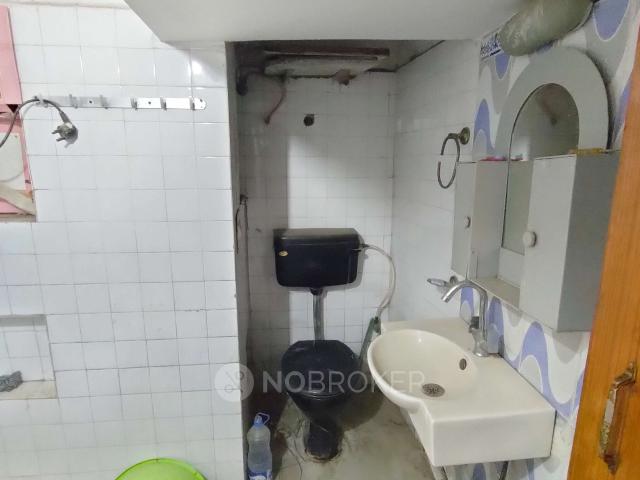 Flat for rent in North West Delhi, Deri
