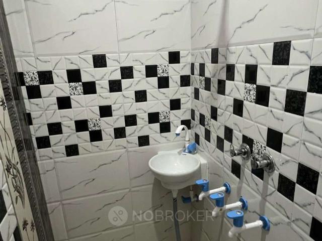 Flat for rent in East Delhi, Deri