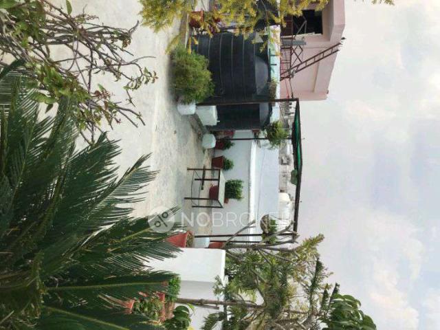 Flat for rent in South Delhi, Deri