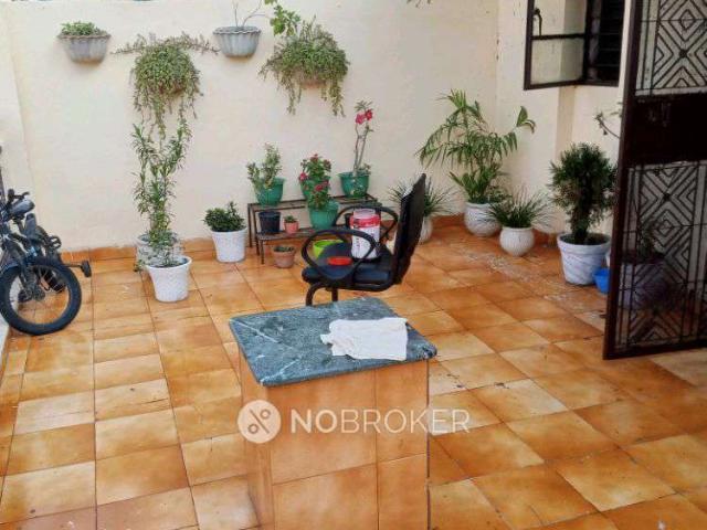 Flat for rent in West Delhi, Deri