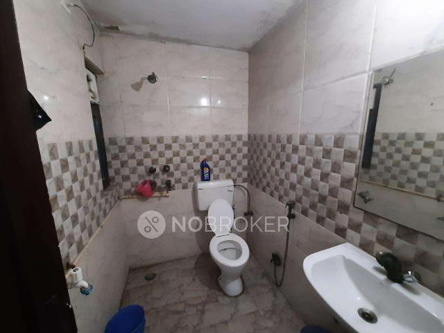 Flat for sale in Sector 33, Noida