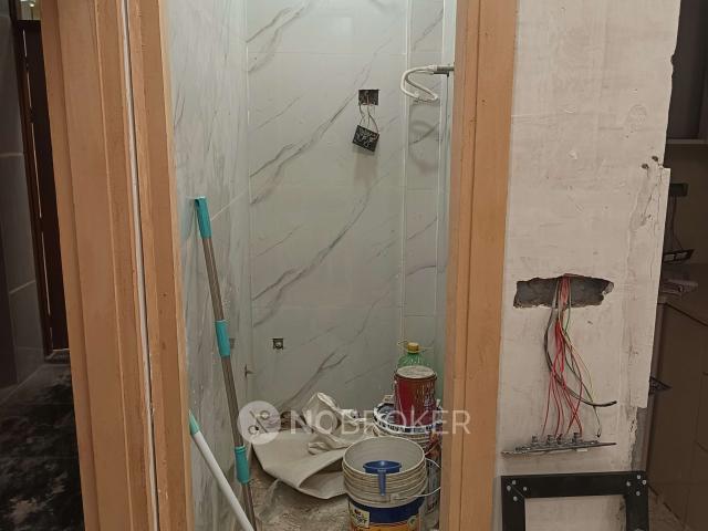 Flat for sale in West Delhi, Deri