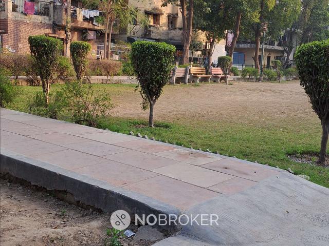 Flat for sale in Shalimar Bagh, Delhi
