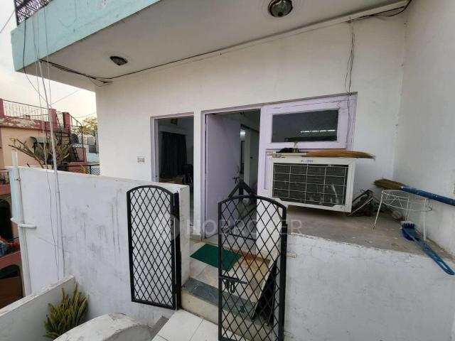 Flat for rent in South Delhi, Deri