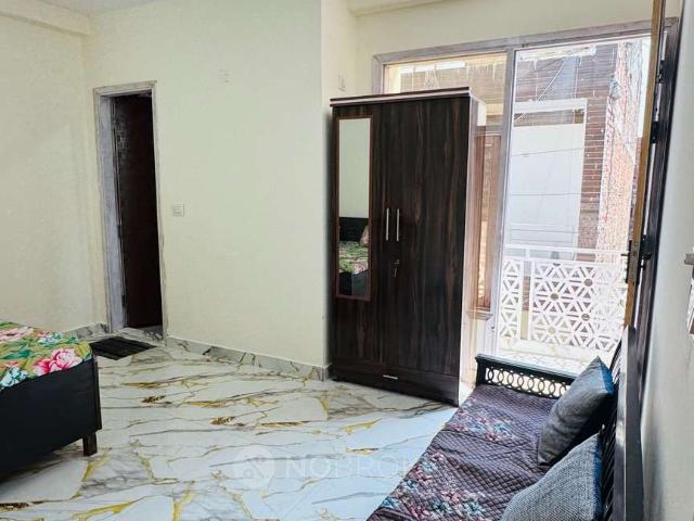 Flat for rent in South Delhi, Deri