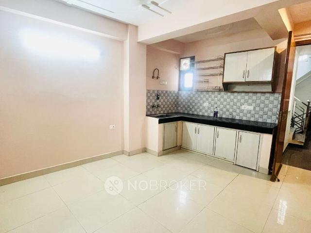 Flat for rent in South Delhi, Deri