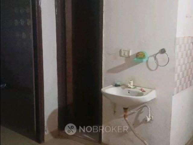 Flat for rent in Barola, Noida