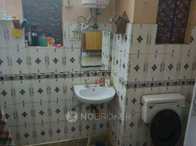 Flat for sale in Shalimar Bagh, Delhi