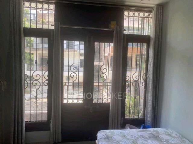 Flat for rent in Deri
