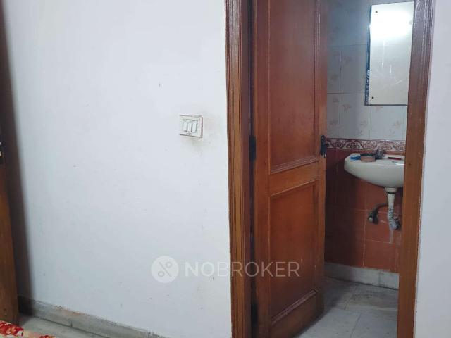 Flat for rent in South Delhi, Deri