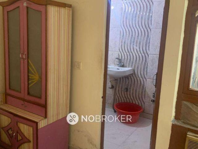 Flat for rent in South Delhi, Deri