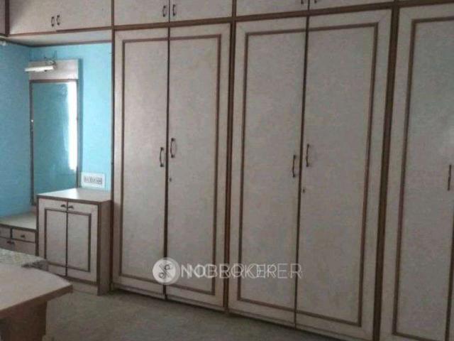 Flat for rent in Hadapsar Industrial Estate, Pune