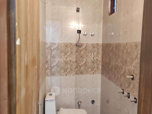 Flat for sale in Vishnu Garden, Delhi