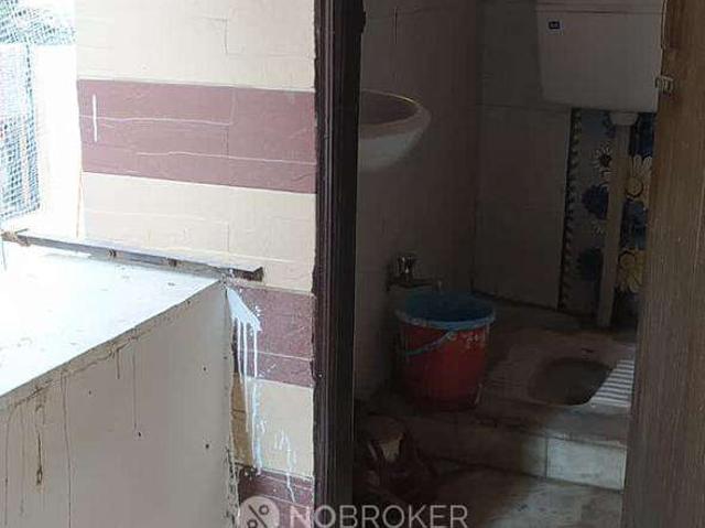 Flat for sale in East Delhi, Deri