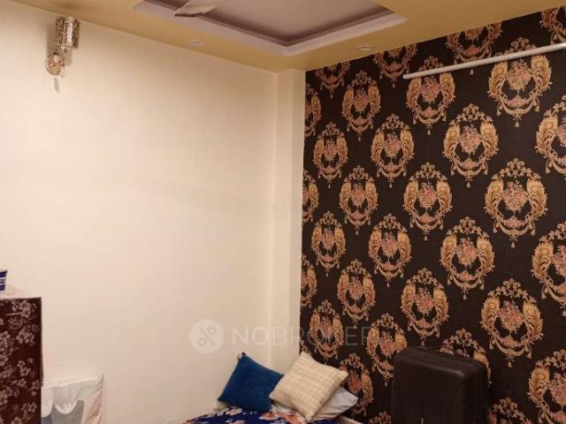 Flat for sale in Shakarpur, Delhi