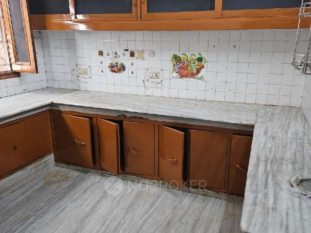 Flat for rent in North West Delhi, Deri