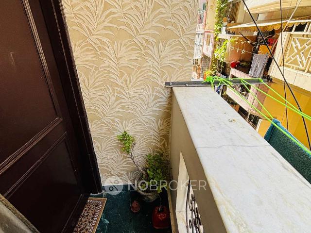 Flat for sale in East Delhi, Deri