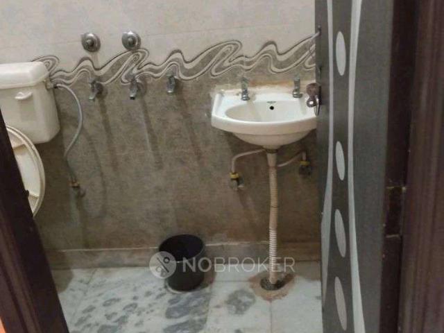 Flat for rent in South West Delhi, Deri