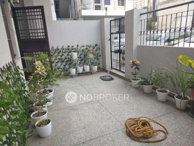 Flat for rent in West Delhi, Deri