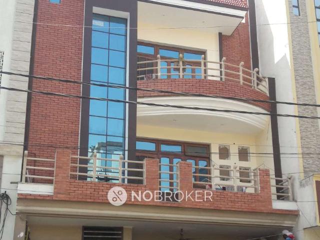 Flat for rent in East Delhi, Deri