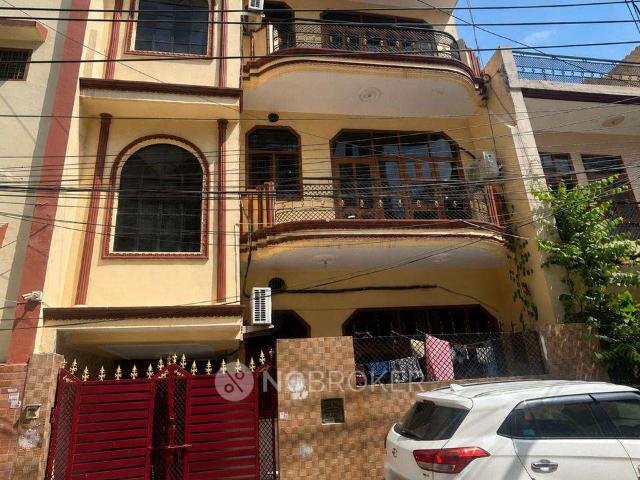 Property for rent in Hariana