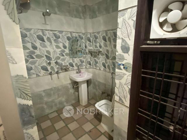 Property for rent in Deri