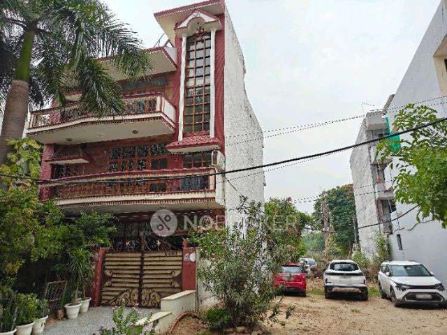 Property for rent in Hariana