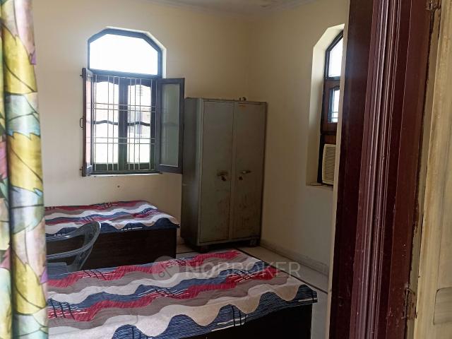 Property for rent in Deri