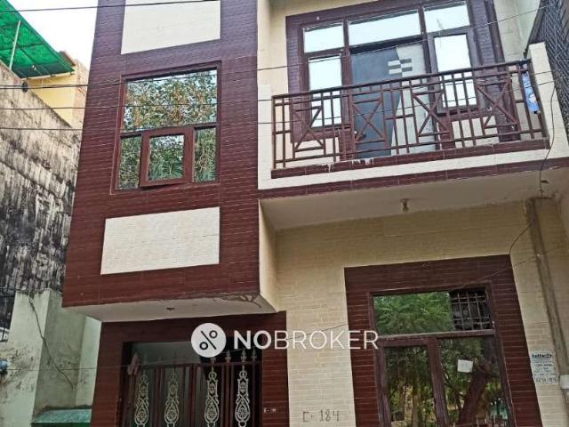 Property for rent in Sector 27, Noida