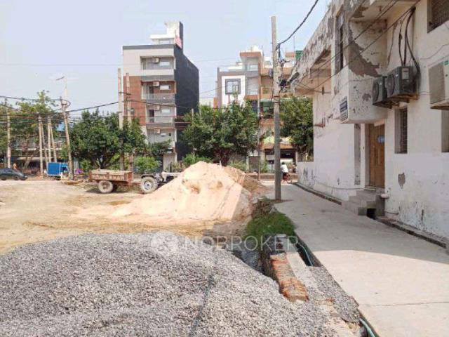House for sale in North West Delhi, Deri