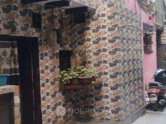 House for sale in North West Delhi, Deri